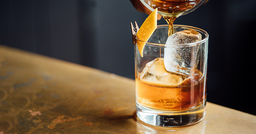 Ly Rocks - Yếu Tố Không Thể Thiếu Cho Mọi Quầy Bar Tại Nhà
