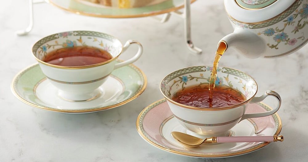 Điều Gì Khiến Ấm Trà Sứ Xương Trở Thành Biểu Tượng Của Trà Chiều Kiểu Anh?