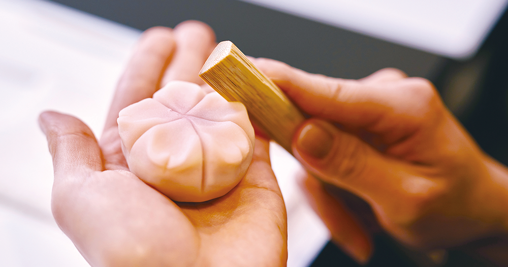 Thán Phục Kỹ Nghệ Trang Trí Bánh Nhật Wagashi Truyền Thống Cực Kỳ Tinh Xảo