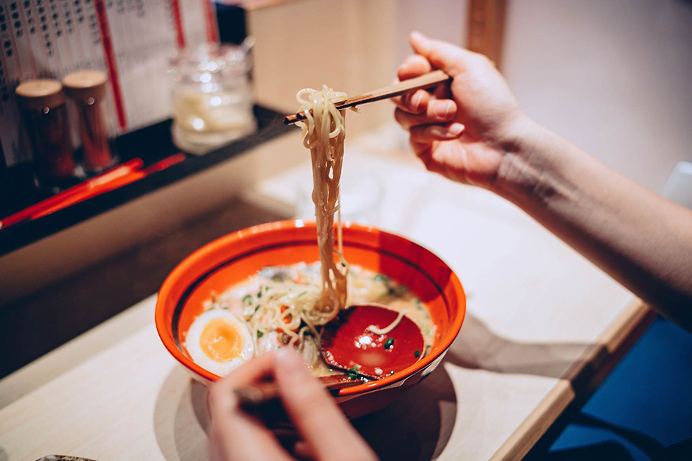 quy tắc trên bàn ăn