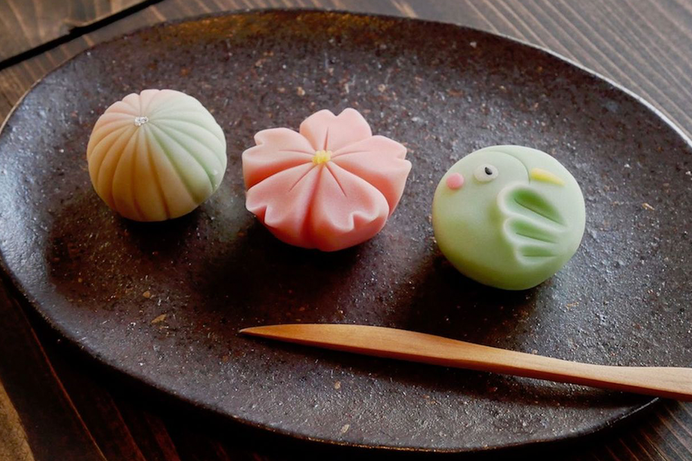 trang trí bánh wagashi