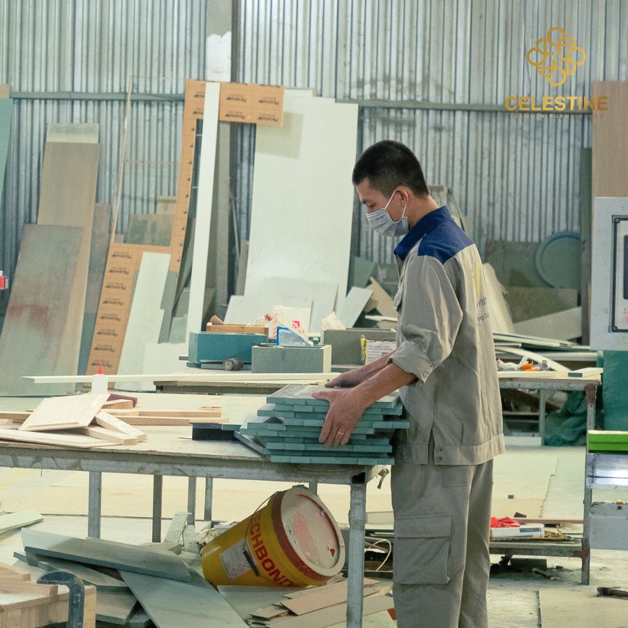 Thợ chế tác Celestine mang sự tận tâm vào từng sản phẩm