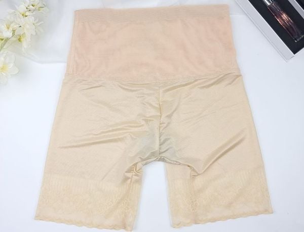 Quần lót mặc trong váy thường có thiết kế như thế nào?