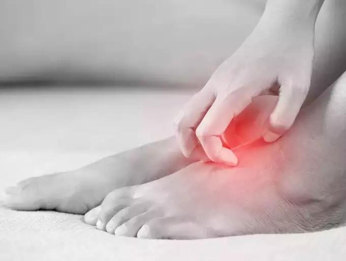5 Dấu Hiệu Từ Bàn Chân Cho Thấy Gan Bạn Đang “Kêu Cứu”