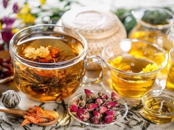 Uống Trà Thảo Dược Nhiều Có Tốt Không? Hiểu Đúng Để Sử Dụng Hiệu Quả