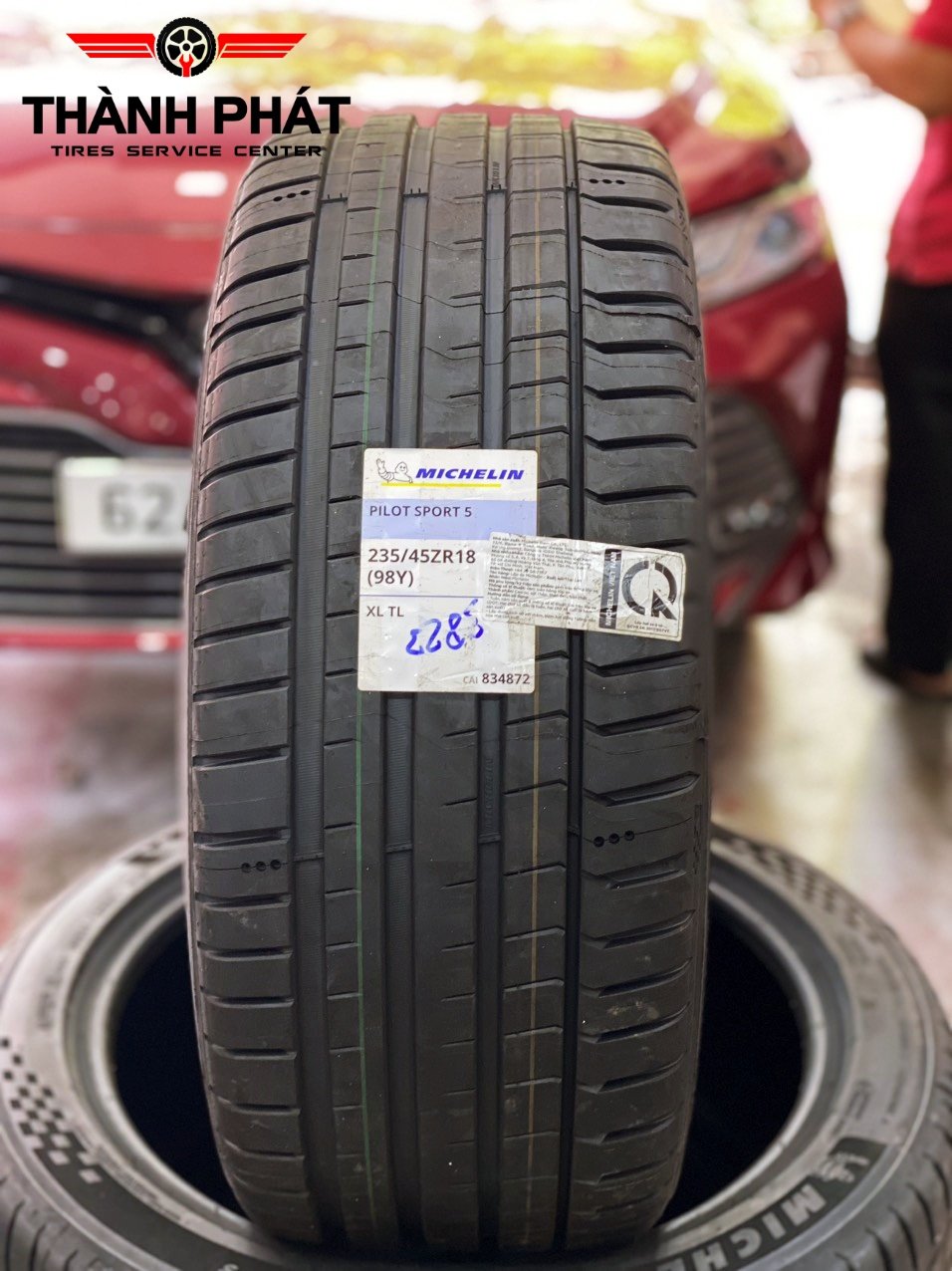 TOYOTA CAMRY thay dàn lốp Michelin 235/45R18 cho những hành trình luôn an toàn và êm ái