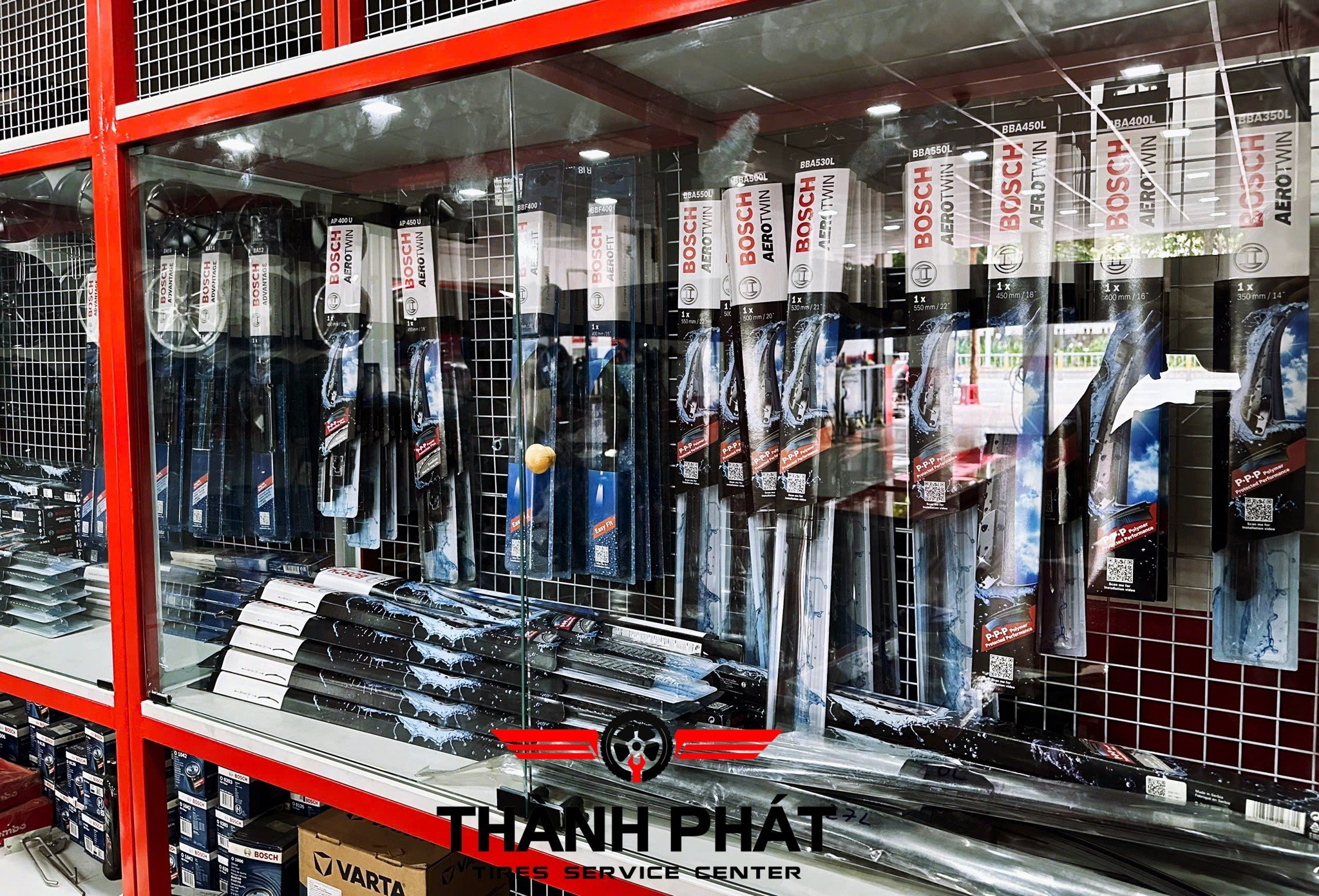 Gạt nước ô tô chính hãng BOSCH hãng phụ tùng nổi tiếng của Đức - Luôn đảm bảo chất lượng và độ tin cậy giúp cho mỗi chuyến đi đều an toàn với tầm nhìn siêu sạch