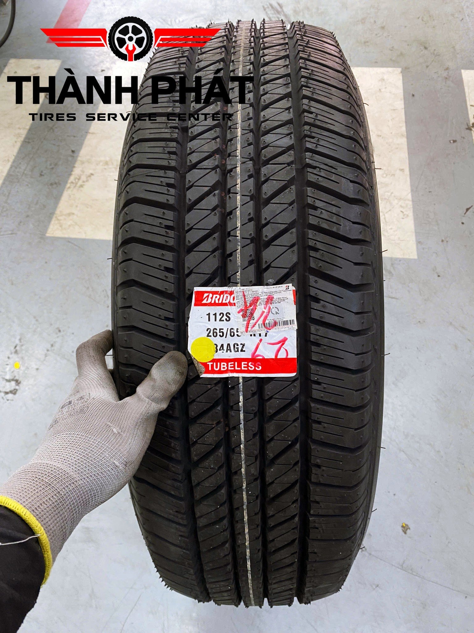 TOYOTA FORTUNER thay dàn lốp Bridgestone Duealer 265/65R17 bền bỉ và chất lượng hàng đầu trên thế giới
