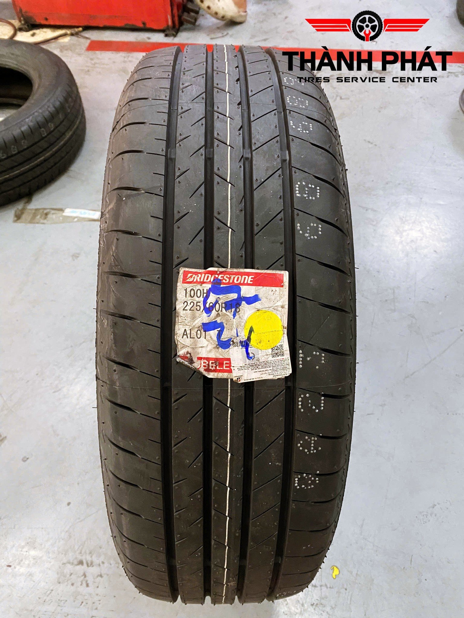 NISSAN XTRAIL chuẩn bị cho đại lễ 30/4 1/5 đã đến thay dàn lốp Bridgestone Alenza 225/60R18 chất lượng và êm ái