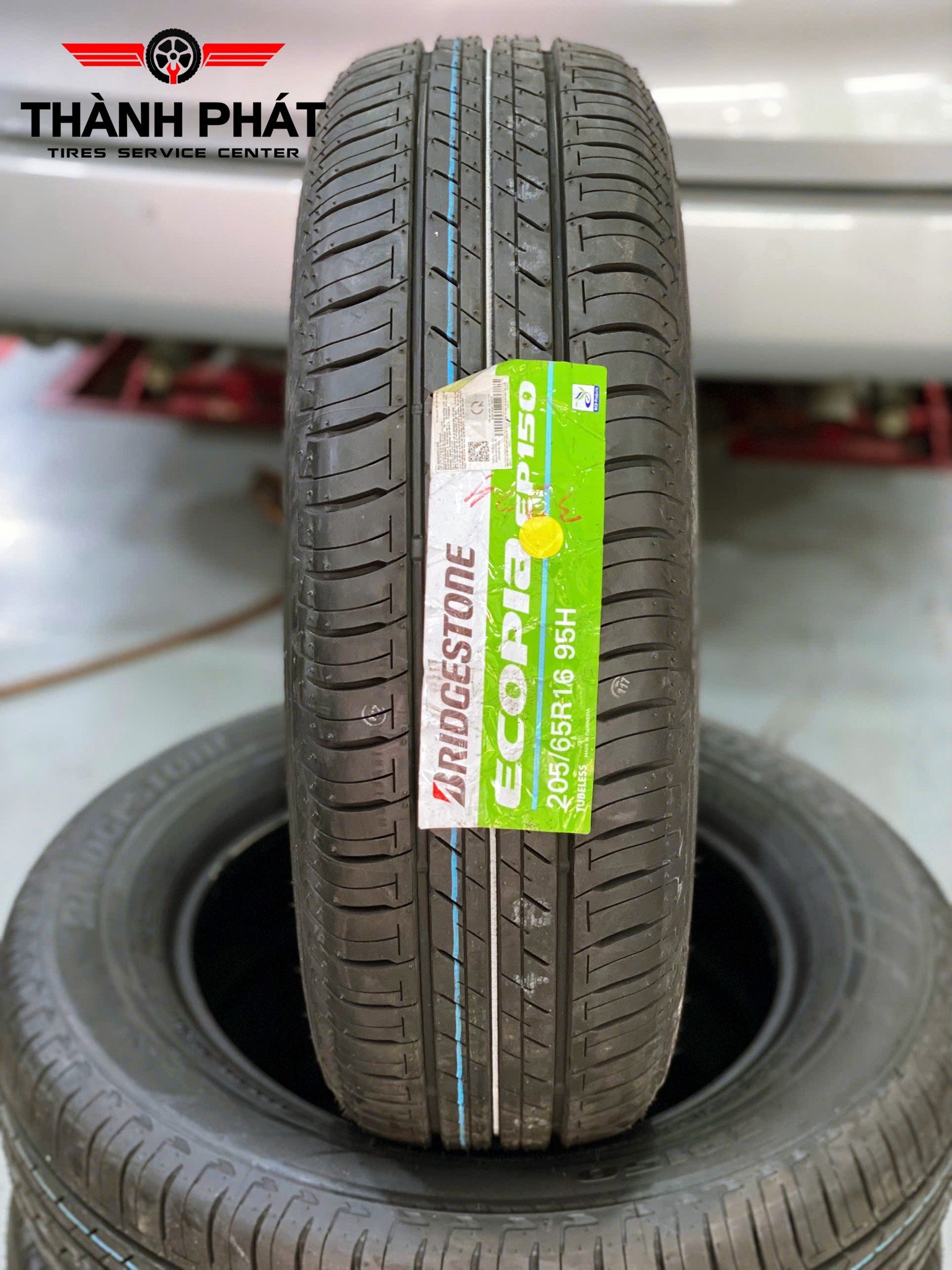 TOYOTA INNOVA thay dàn lốp Bridgestone theo xe 205/65R16 bền bỉ chất lượng an toàn trên mọi hành trình