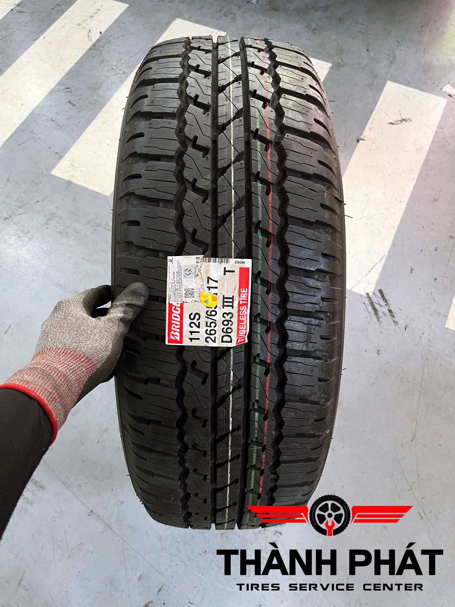 TOYOTA FORTUNER đến thay dàn lốp theo xe Bridgestone Dualer 265/65R17 luôn đạt chất lượng và sự bền bỉ bậc nhất