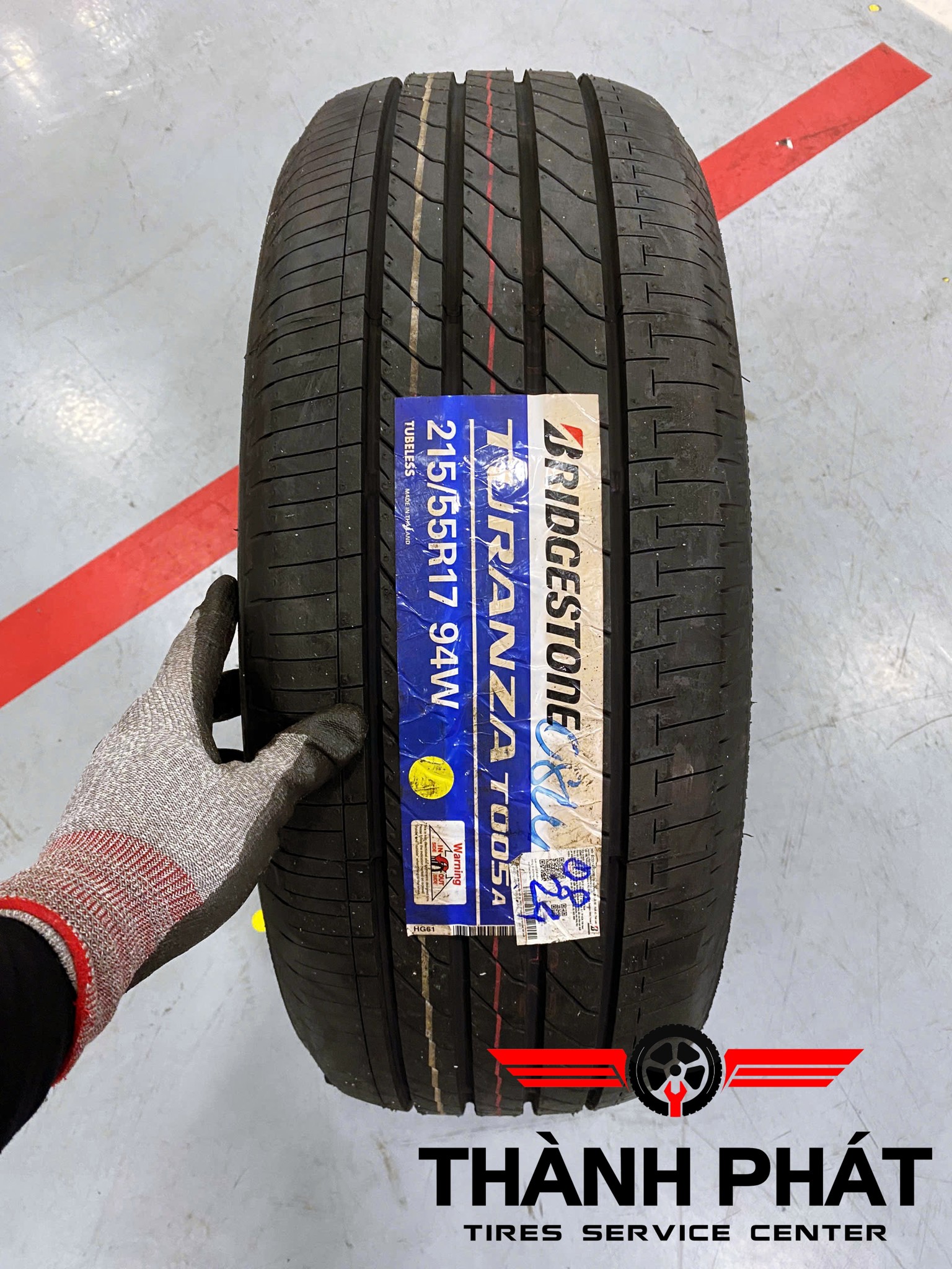 MITSUBISHI GRANDIS thay dàn lốp Bridgestone Turanza T005 215/55R17 siêu êm ái và bền bỉ