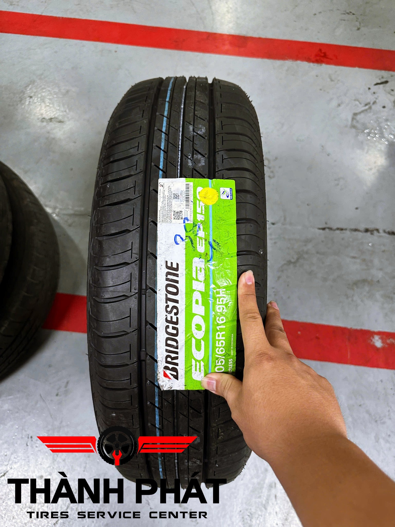 TOYOTA INNOVA thay dàn lốp Bridgestone theo xe 205/65R16 bền bỉ chất lượng trên mọi cung đường