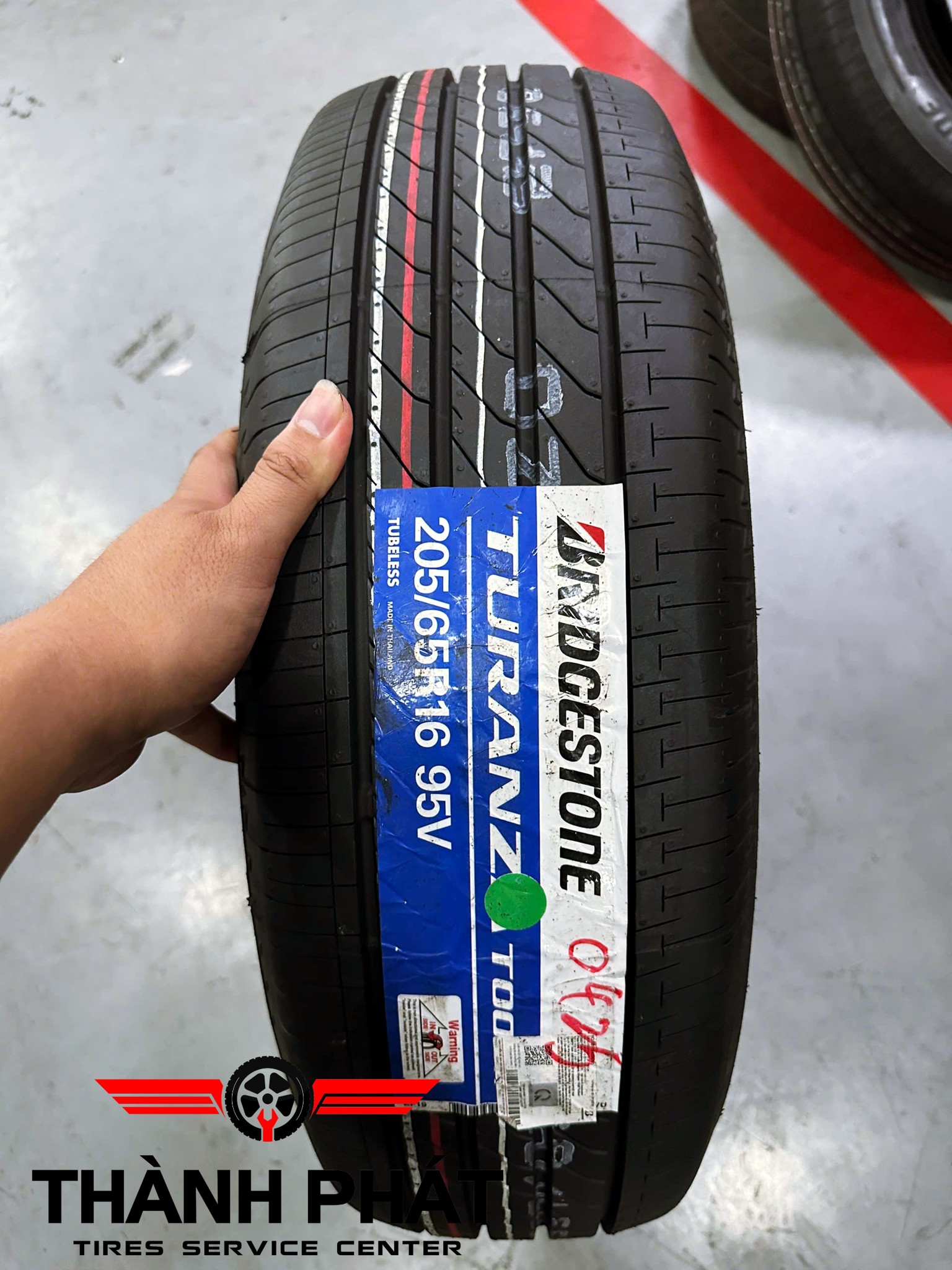 TOYOTA INNOVA thay dàn lốp Bridgestone Turanza T005 205/65R16 - Êm Ái, Bền bỉ chất lượng