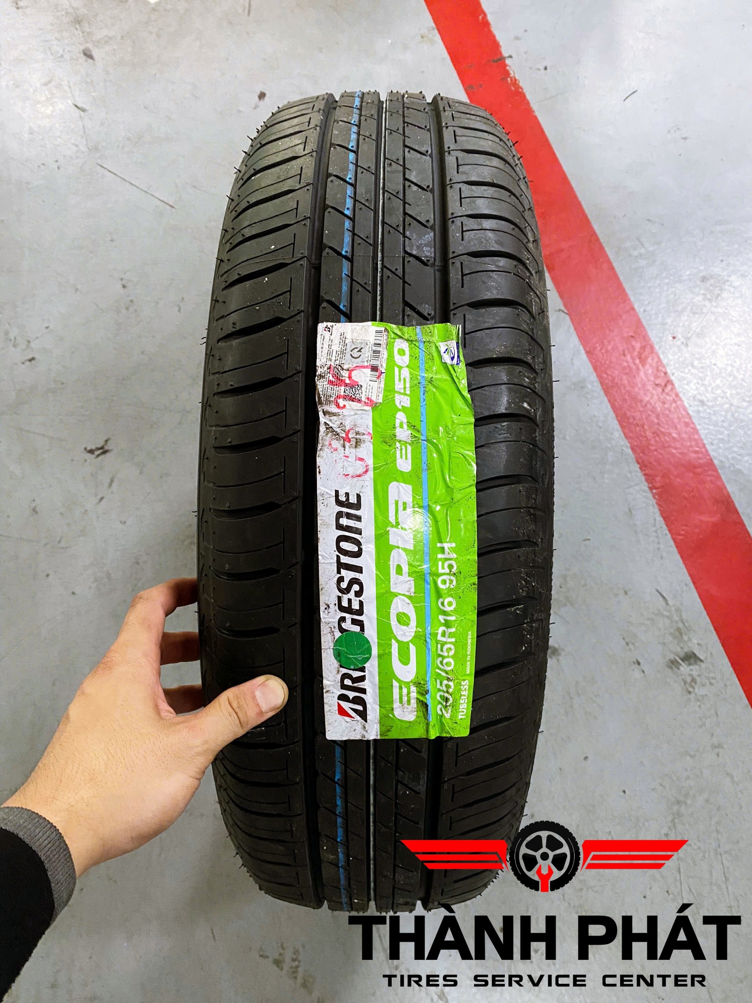 TOYOTA INNOVA thay dàn lốp BRIDGESTONE theo xe 205/65R16 bền bỉ và chất lượng