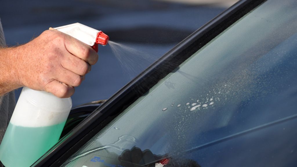 Vệ sinh kính ô tô hiệu quả với Tenzi - Top Glass GT