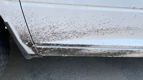 Phương pháp tẩy keo nhựa đường bám trên xe ô tô hiệu quả