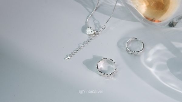 Nguyên nhân dây chuyền bạc bị đen? 9+ cách làm sáng bạc đơn giản