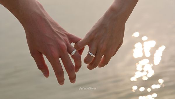 Mang nhẫn cặp đôi thể hiện ý nghĩa gì về phong thủy và tình cảm giữa 2 người