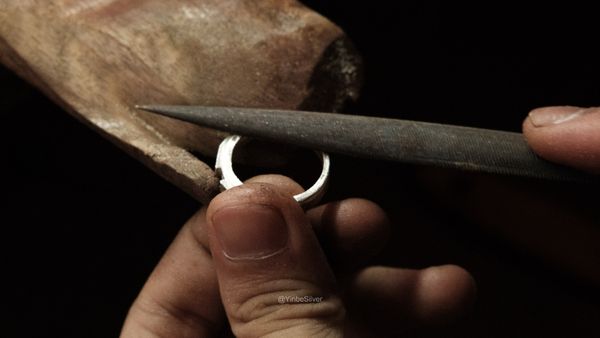 Thế nào là nghề thợ bạc? Sự thật đứng sau sự lấp lánh của các mẫu trang sức