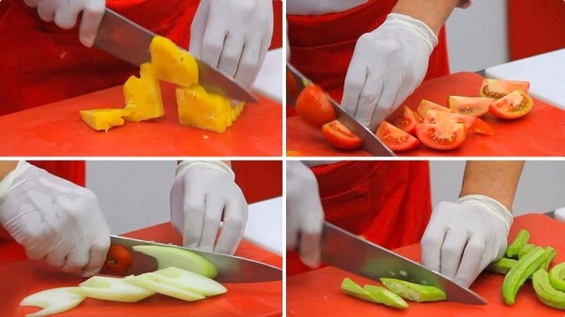 Cắt thái những nguyên liệu rau củ cho món canh chua