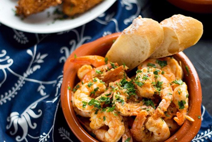 Tôm sốt bơ tỏi là món mặn ăn cơm đơn giản nhưng có sức hút khó cưỡng