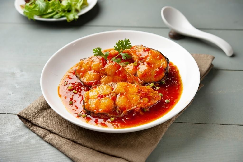 Cá ba sa sốt cà là món mặn ăn cơm dân dã, có vị chua ngọt hài hòa