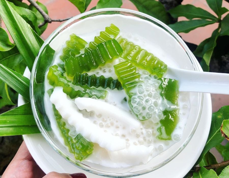 Chè dừa dầm lá dứa thơm ngon béo ngậy