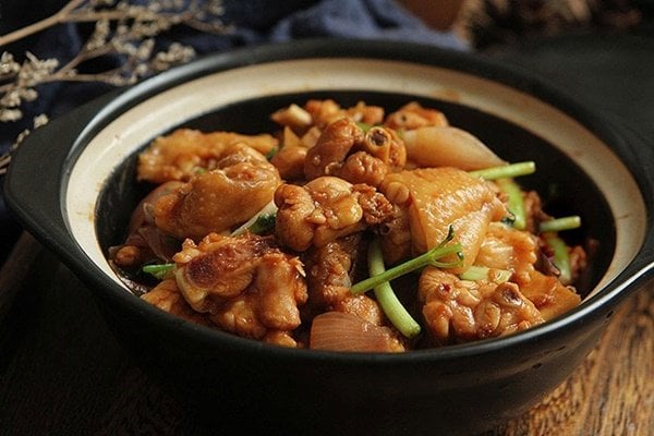 Gà kho gừng là món mặn ăn cơm đậm vị