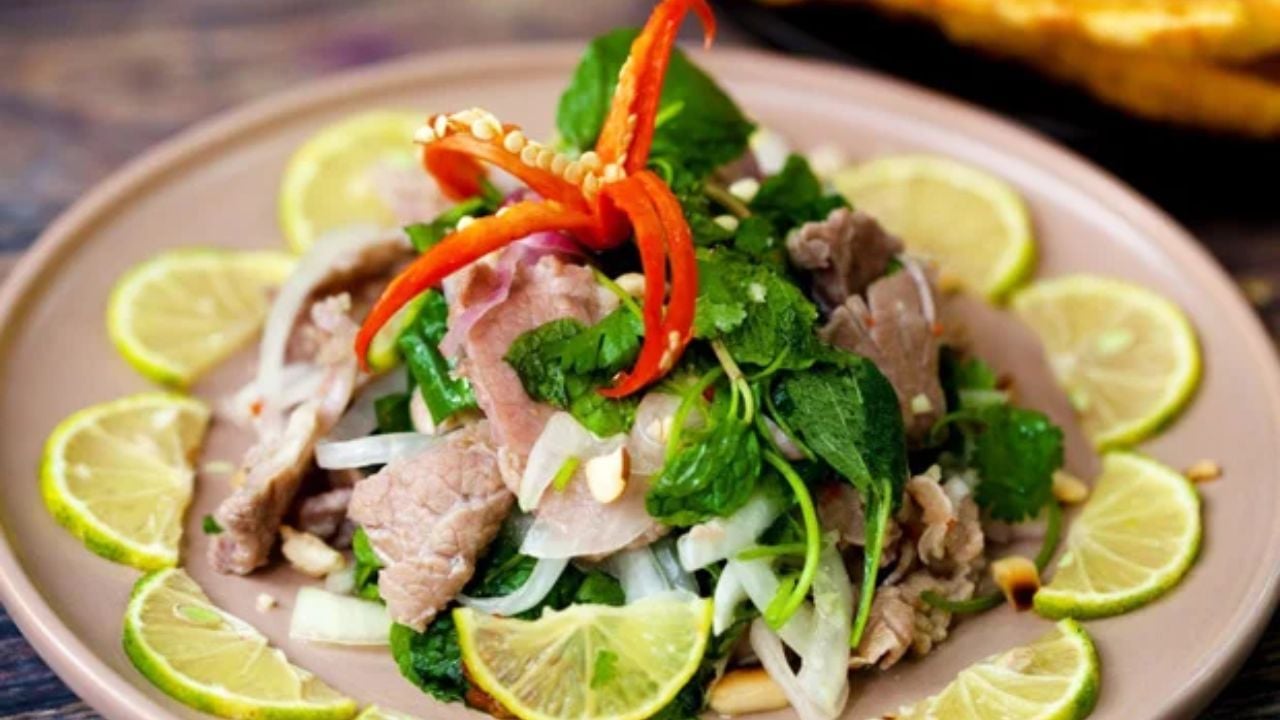 Gỏi bò bóp thấu là món ăn hấp dẫn