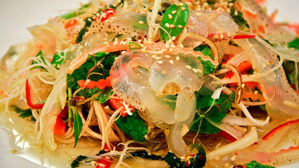 Gỏi sứa ngũ sắc là một món ăn ngon, hấp dẫn