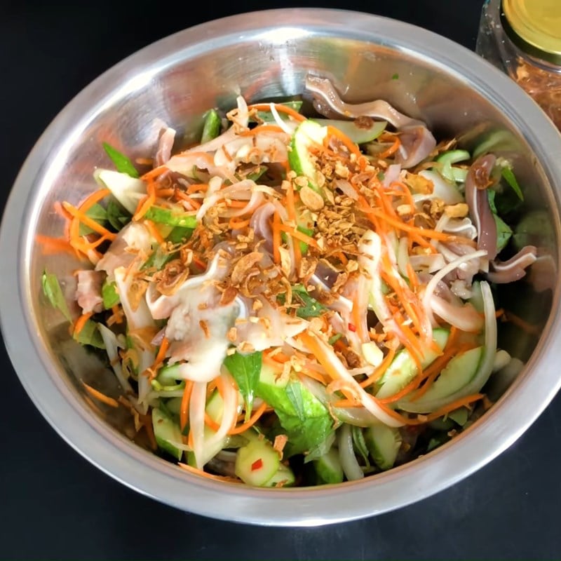 Gỏi tai heo dưa leo thanh mát và dễ ăn