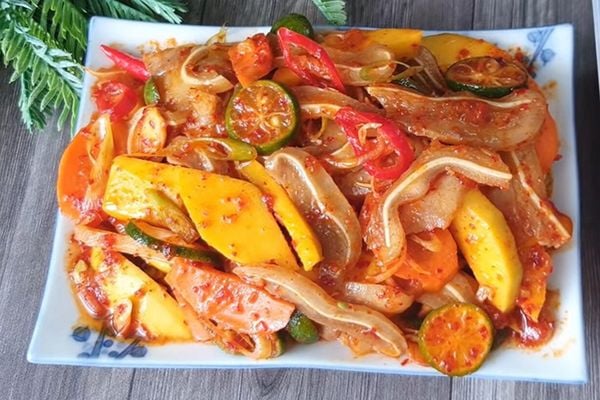 Gỏi tai heo kiểu Thái chua cay lạ miệng