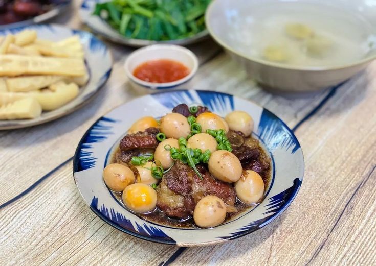 Nguyên liệu chuẩn bị cho món thịt kho trứng cút nước dừa