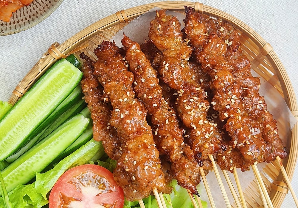 Món thịt xiên nướng chín vàng, dậy mùi thơm