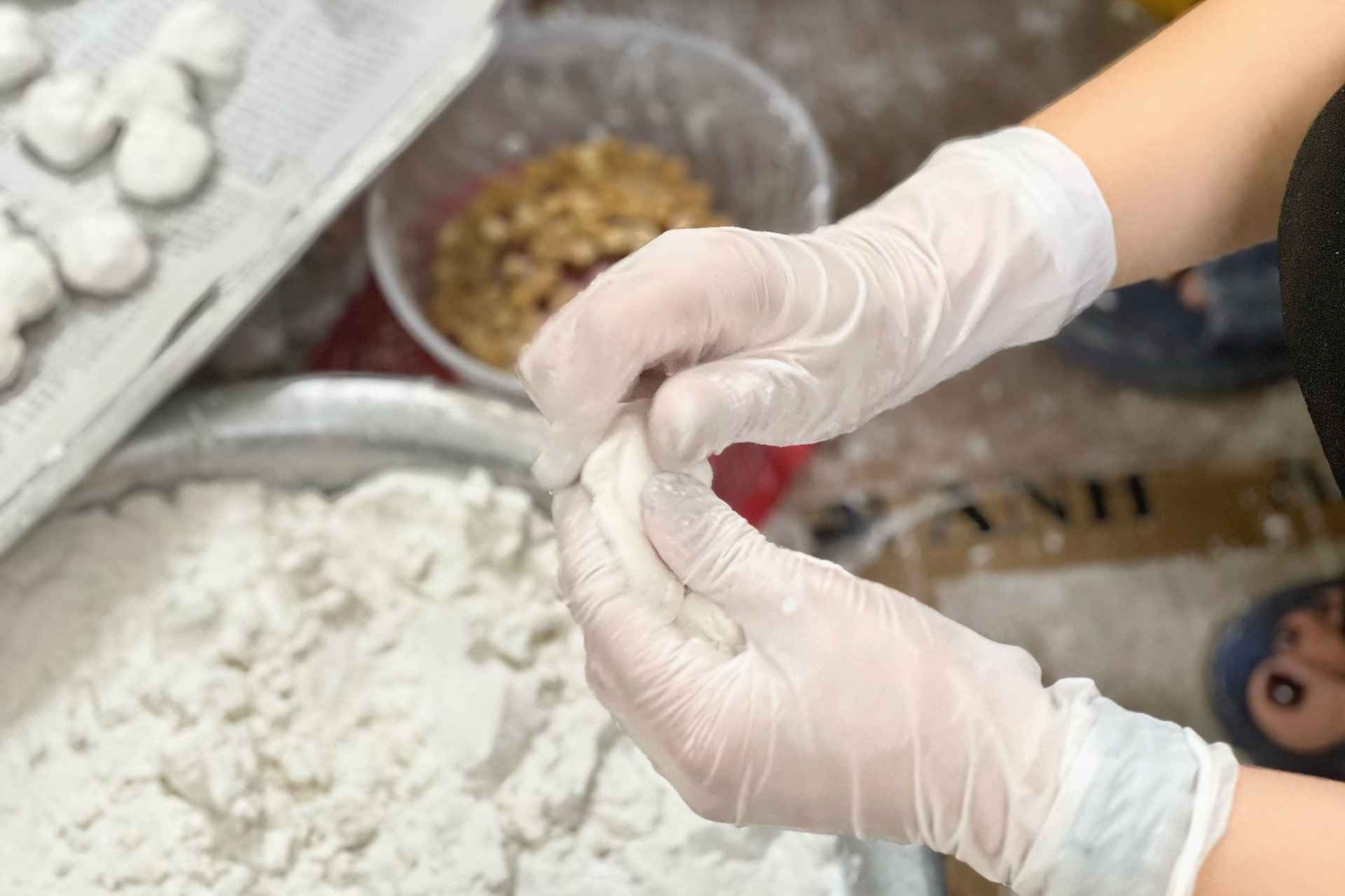 làm vỏ bánh chè trôi nước