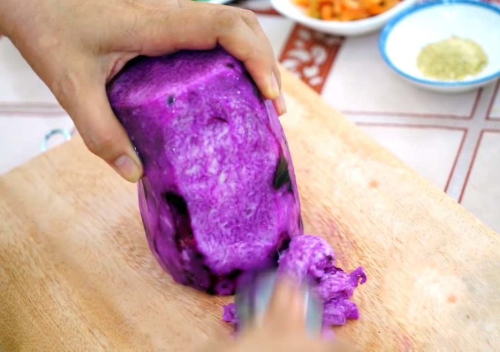 Khoai mỡ sau khi gọt vỏ thì rửa sạch