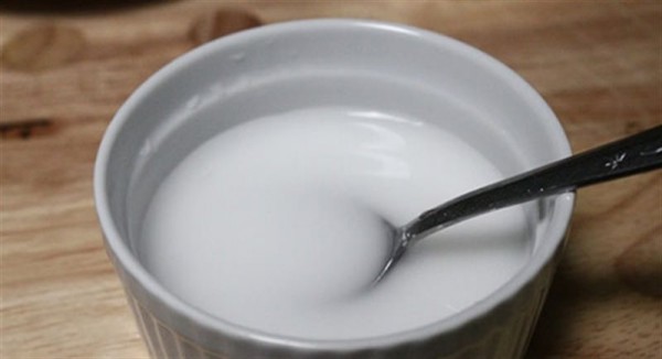 Pha bột năng nấu chè mãng cầu
