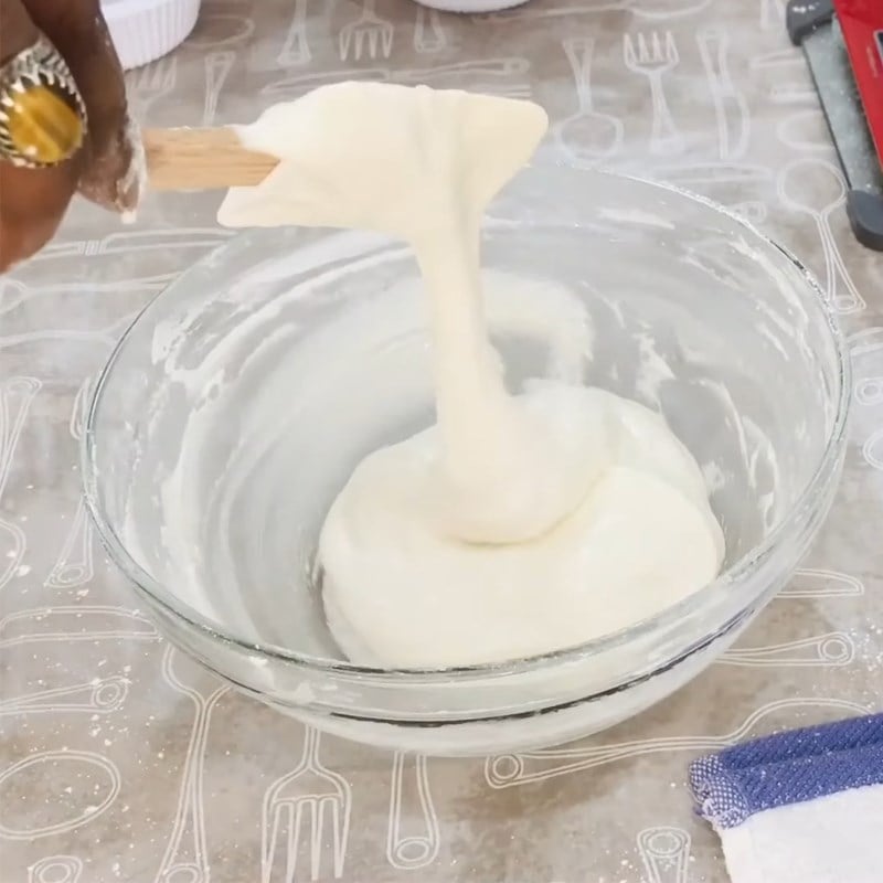 Trộn bột bánh Macaron tạo hình con vật