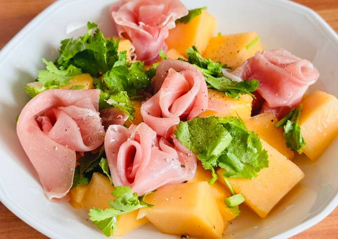 Salad dưa lưới là món ăn nhẹ nhàng, thanh mát