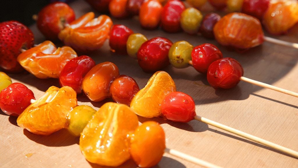 Tanghulu mang đến sự kết hợp hoàn hảo giữa vị chua ngọt