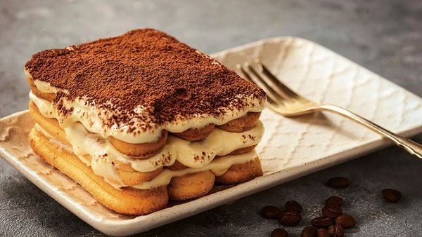 Bánh Tiramisu truyền thống là món bánh ngọt nổi tiếng của Ý