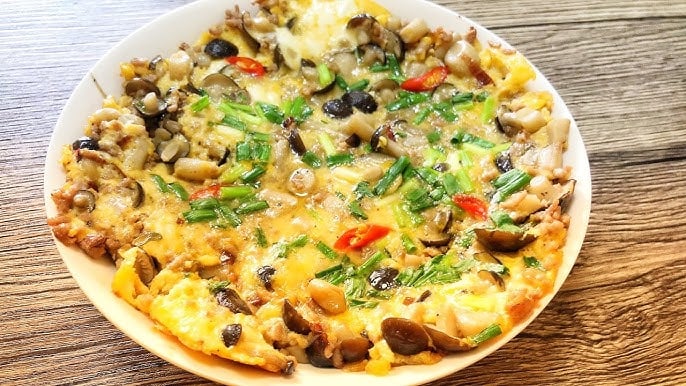 Món trứng chiên nấm là món mặn ăn cơm đơn giản nhưng bổ dưỡng
