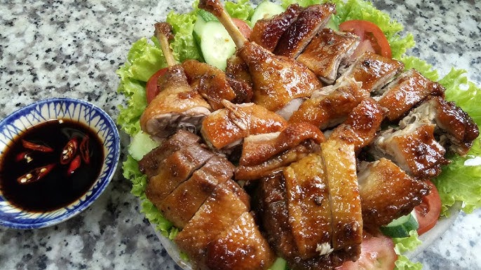 Vịt khìa nước dừa ăn kèm với rau
