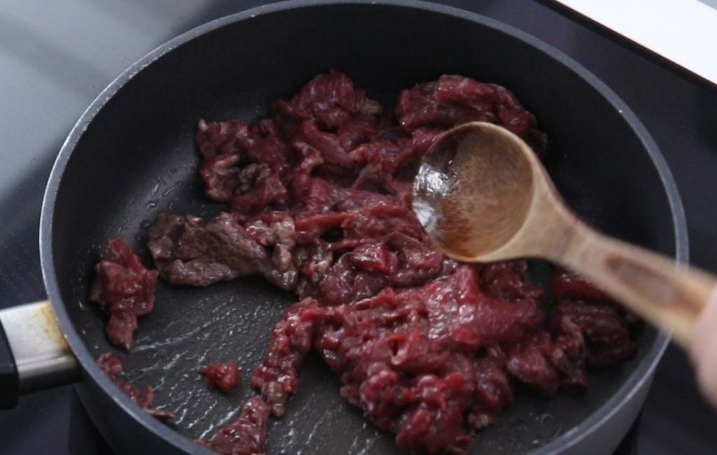 Xào thịt bò làm salad