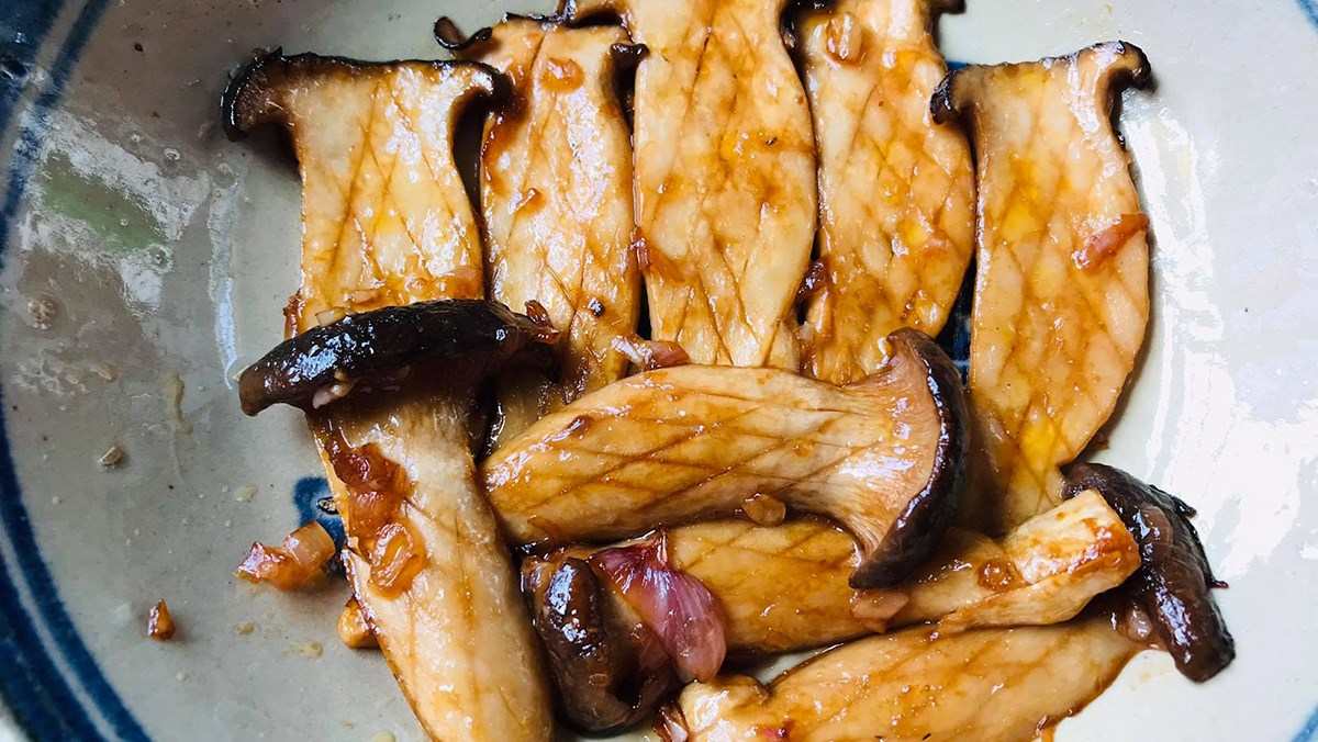 Xào nấm đùi gà