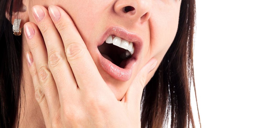 Hiện tượng ê buốt răng sau khi tẩy trắng răng là do đâu?