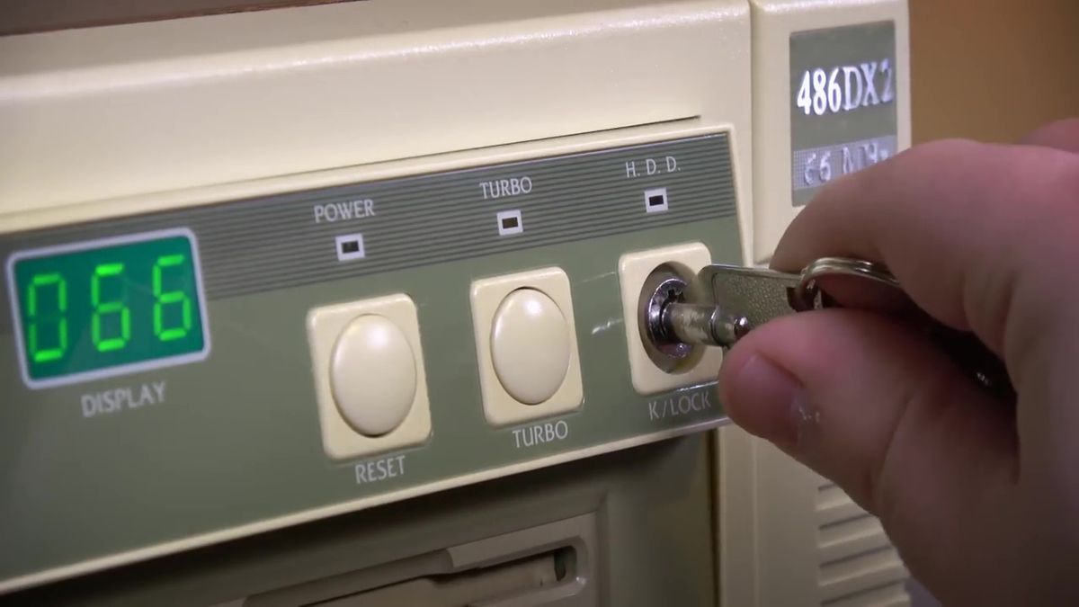 Bạn có biết PC ngày xưa còn được trang bị cả chìa khóa cơ?
