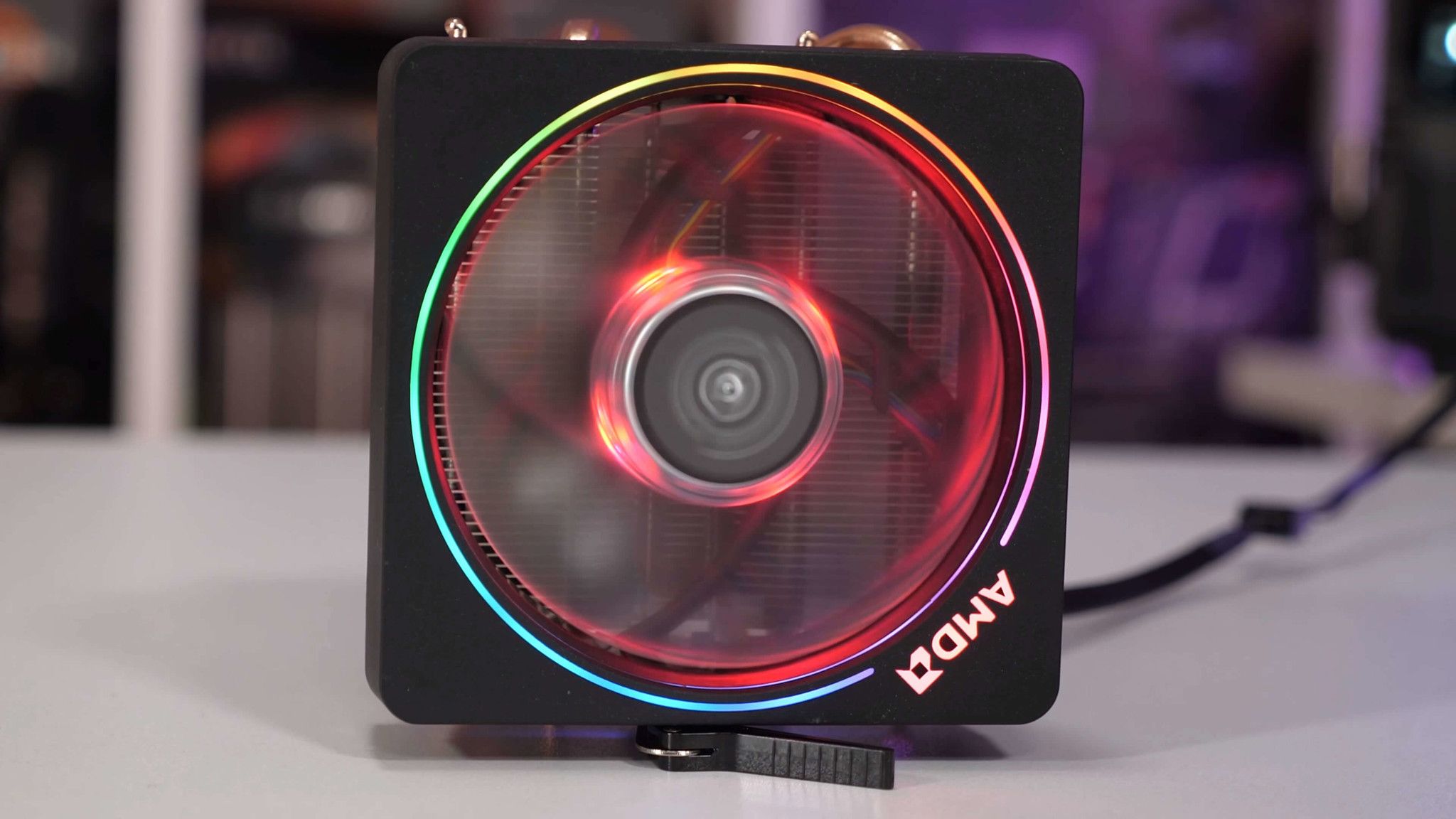 AMD Ryzen 3950X có bản không kèm tản nhiệt Wraith Prism, giá mềm hơn
