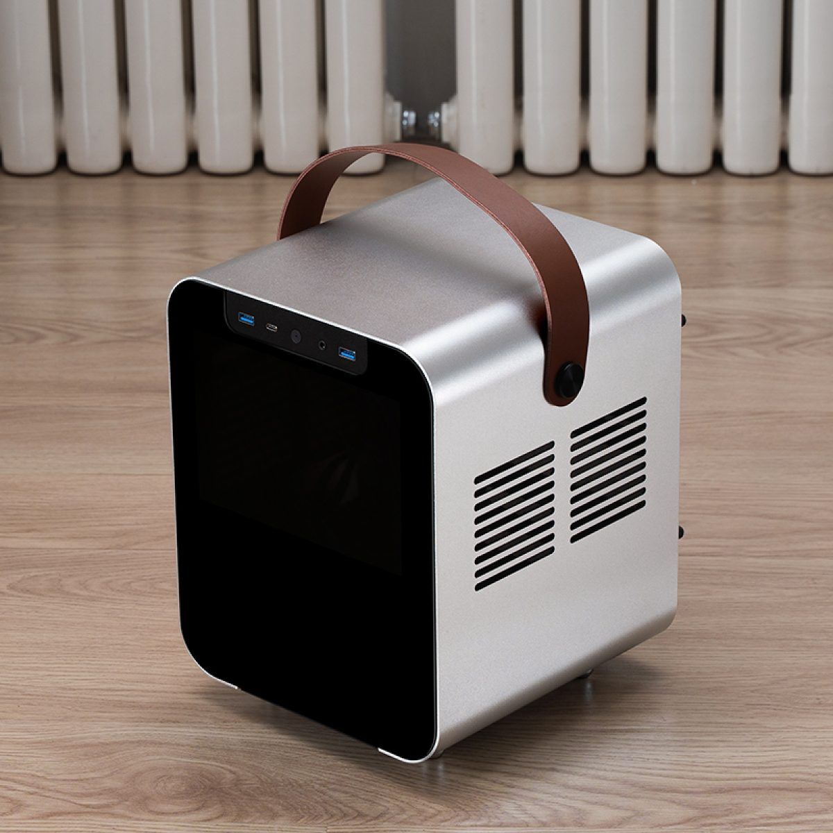 Xuất hiện thùng máy JONSBO BO 100 nhỏ gọn với thiết kế quai da cao cấp cùng cấu trúc “hộc tủ” độc đáo